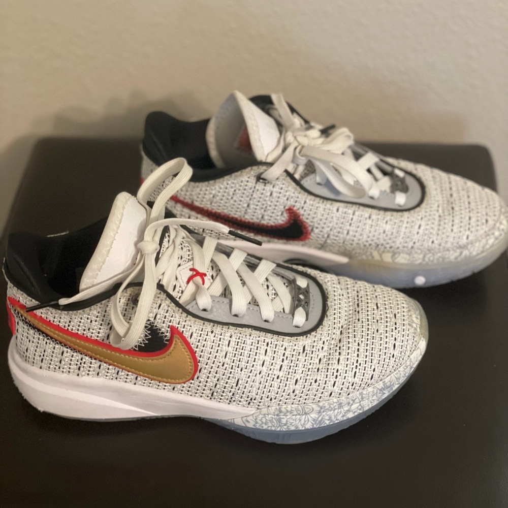 Nike Lebron james 20 basketball shoes